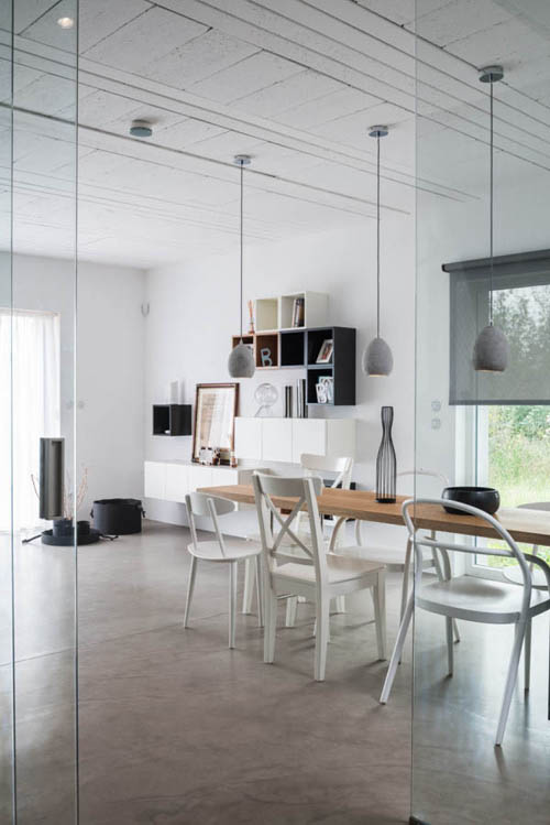 Nội thất ấn tượng với hai m&agrave;u đen – trắng