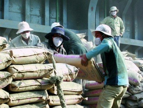 Đã xuất khẩu gần 10 triệu tấn xi măng và clinker