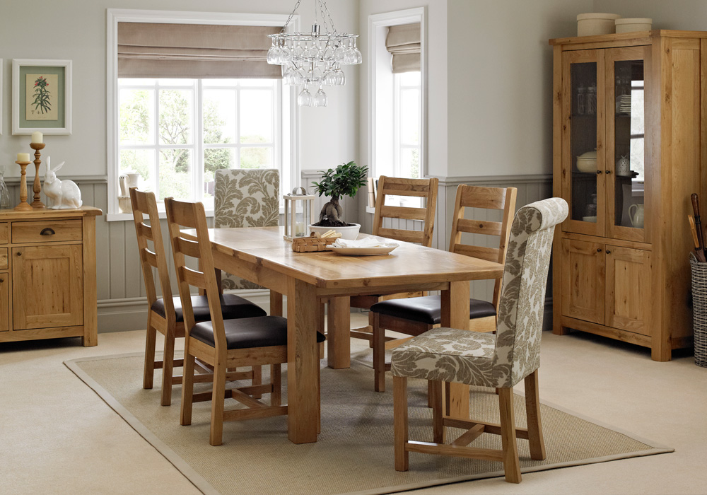 Kh&ocirc;ng bố tr&iacute; ph&ograve;ng ăn gần cửa ra v&agrave;o