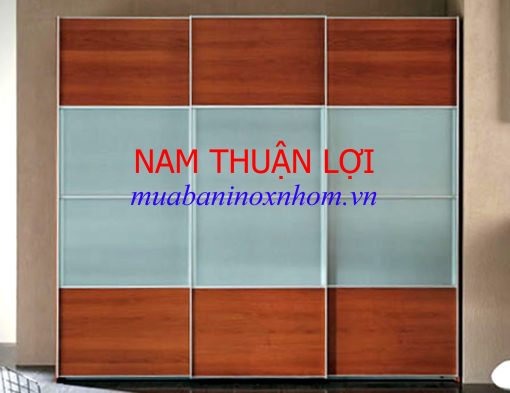 1714561270_VACH-NGAN-RMAX-1000-NHOM-INOX-NAM-THUAN-LOI.jpg CỬA ĐI HỆ A 700