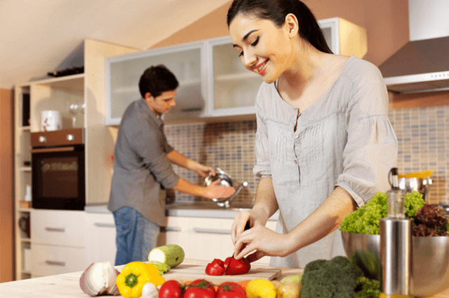 Mẹo nấu ăn đơn giản giúp bạn làm ra những món ăn ngon 5 Cố gắng rã đông trái cây nhanh chóng