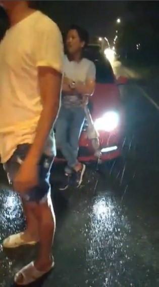 CỰC SỐC Trường Giang say xỉn tông nát đuôi xe giữa đêm mưa gió bão bùng, Sài Gòn List