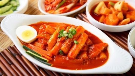 Những món ăn vặt Hàn Quốc khiến người Việt mê mệt
