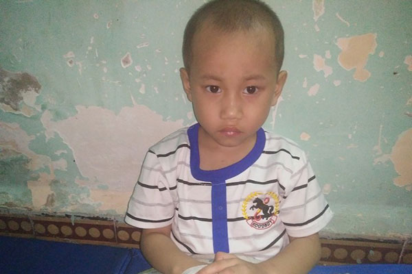 Cha mẹ bất lực trước căn bệnh ung thư của đứa con thơ, Sài Gòn List