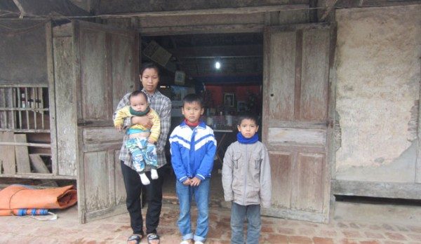 Nỗi vất vả của người vợ nuôi chồng bị ung thư và ba đứa con thơ, Sài Gòn List