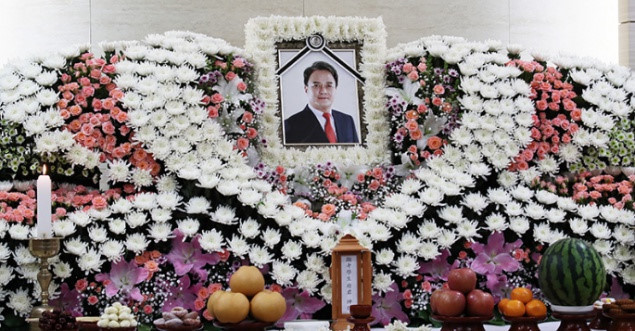 Tài tử nổi tiếng tự sát phản đối xâm hại tình dục ở Hàn Quốc, Sài Gòn List