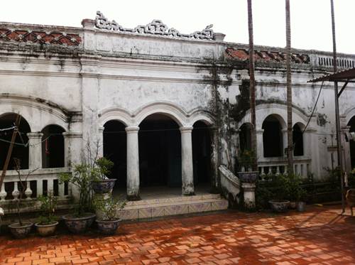 Sốc với ngôi nhà cổ trị giá chục tỷ trên đảo Quan Lạn