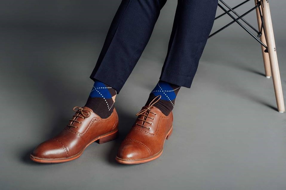 Đế cao su và đế da trong giày da nam khác nhau như thế nào?