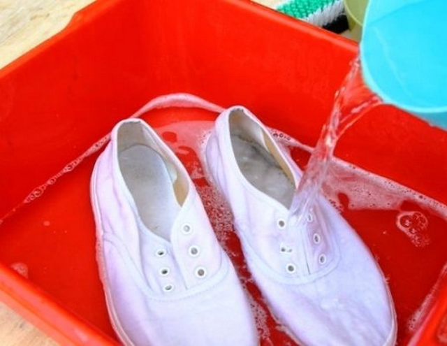 Giặt giày như thế nào là đúng cách và sạch sẽ