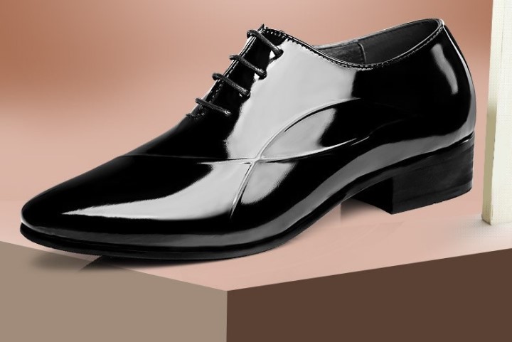 Giày da bóng giày thể thao là kiểu giày sinh ra dành cho những ngày mưa gió