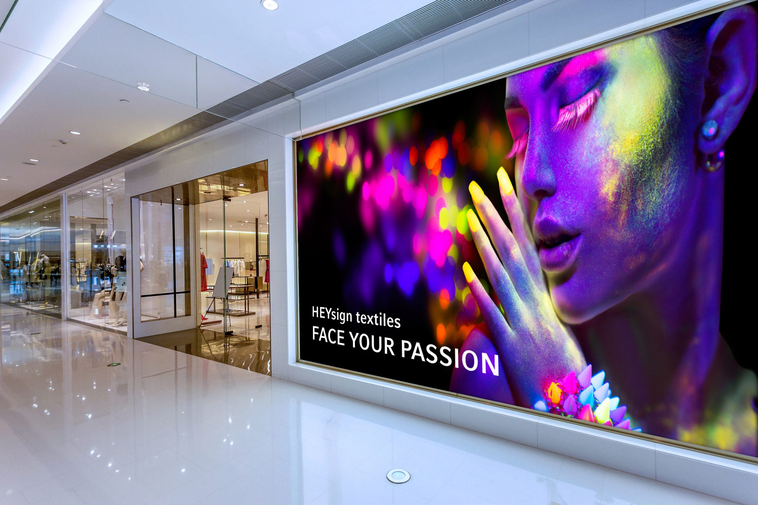 In backdrop là gì? In background khác in backdrop như thế nào?