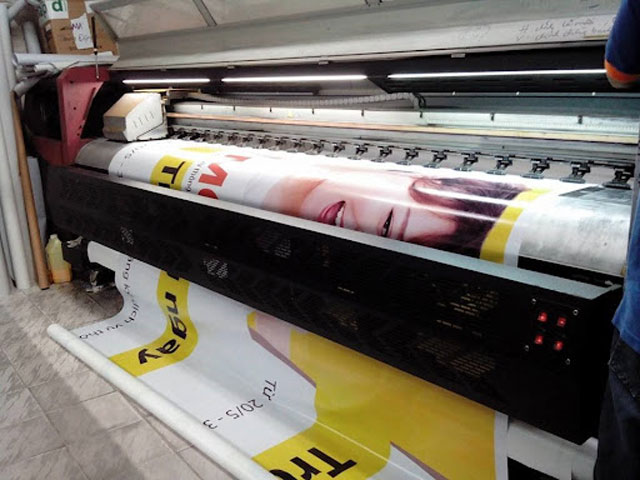 Độ dày của công nghệ in bạt hiflex khổ lớn quảng cáo trên thị trường hiện nay