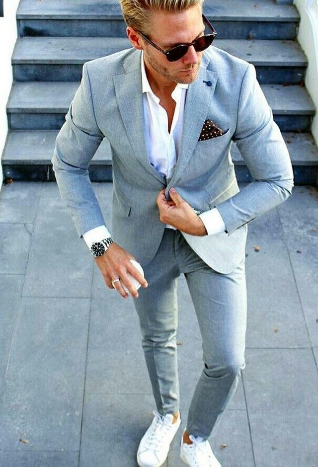 Mix đồ với sneaker phối cùng quần tây nam phong trần pha lẫn lịch lãm