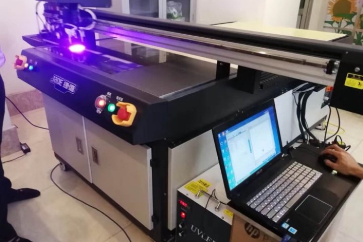 Mực in UV được sử dụng cho máy in phun màu tốt nhất