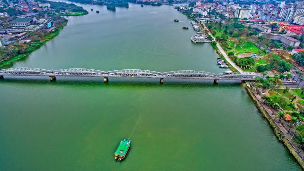 Nét đẹp về câu cầu Trường Tiền thành phố Huế
