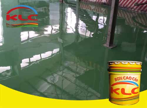 Làm cách nào để treo móc giặt áo thun để áo thun không bị giãn?