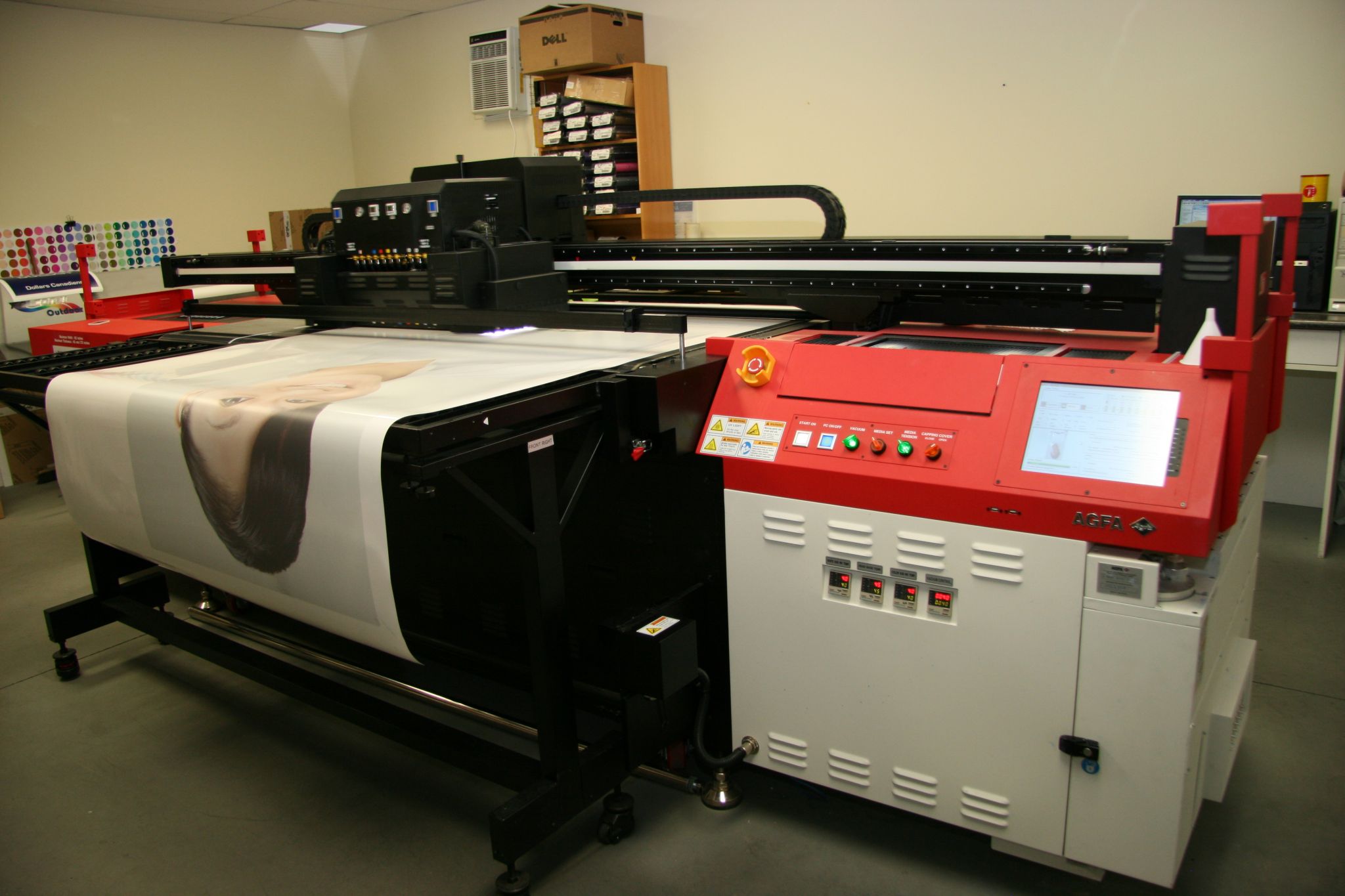 Công nghệ in uv quảng cáo chất lượng cao trên mọi chất liệu có gì khác biệt?