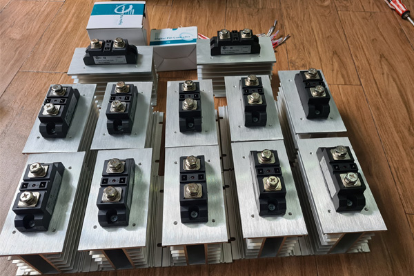 Cửa nhôm kính có cấu tạo như thế nào?