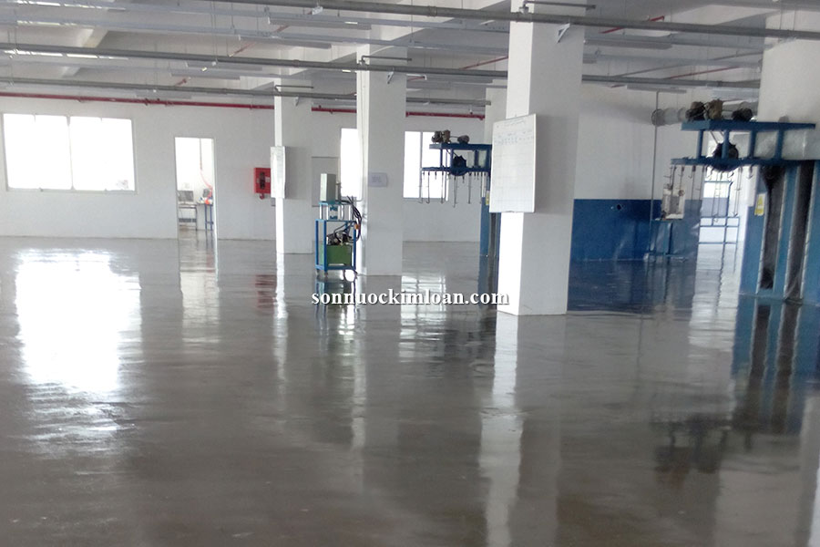 Sơn sàn epoxy bằng máy phun sơn