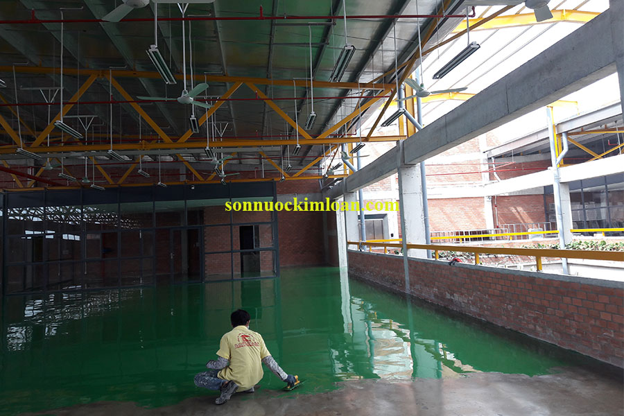 Sơn epoxy KLC  hệ lăn hay  tự san phẳng cho sàn ?