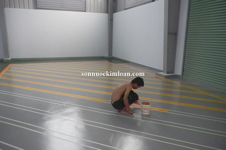 Sơn nền và kẻ vạch sàn nhà xưởng