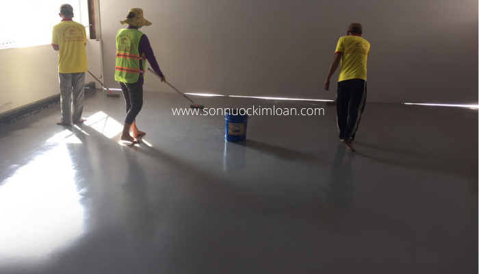 SƠN NƯỚC KIM LOAN &#8211; QUY TRÌNH THI CÔNG SƠN SÀN SHOWROOM Ô TÔ.