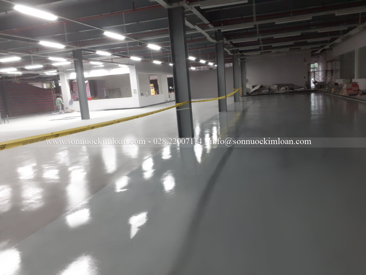 Sơn sàn epoxy có bả tràng